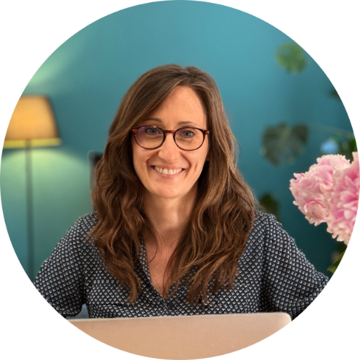 Portrait professionnel d’Emilie, assistante digitale pour entrepreneurs et petites entreprises